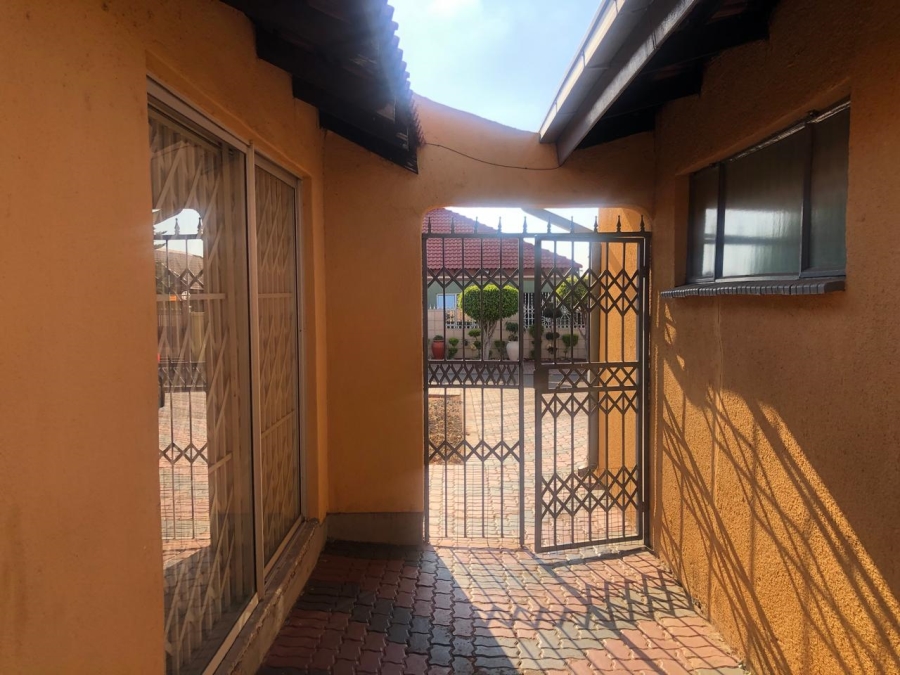 2 Bedroom Property for Sale in Mabopane Unit X North West